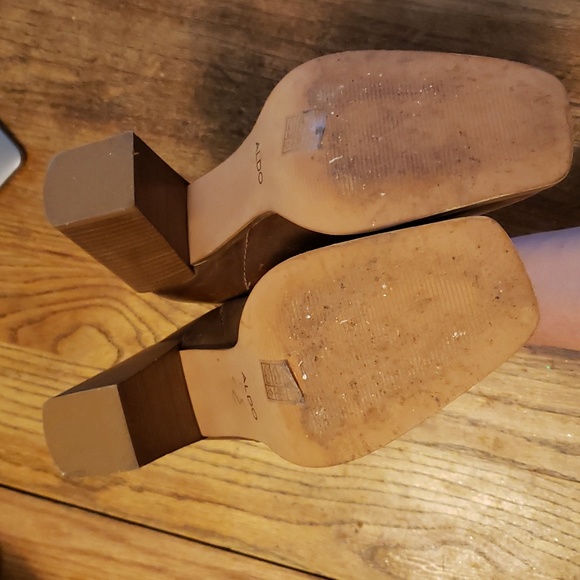 👢 ALDO Distressed Boots - Picture 7 of 9